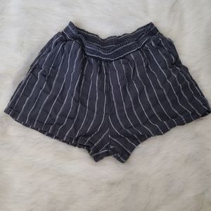 Cute flowy striped shorts!
